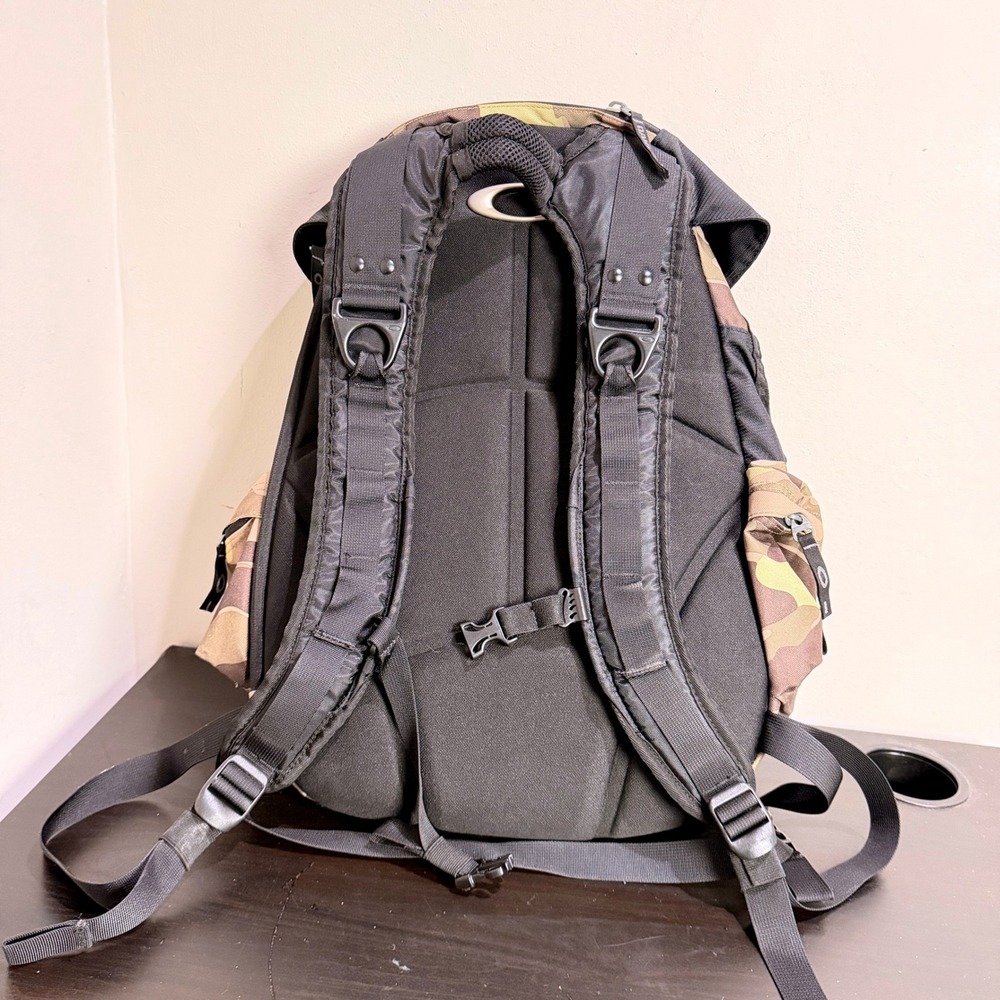 Oakley Icon 3.0 Backpack Large Tactical Gear Bag Y2K Skull Woodland Camo READ - Picture 3 of 10